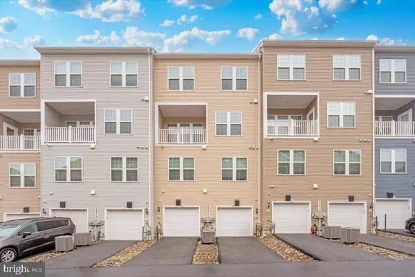 $3,150 | 23517 Public House Road, Unit H, Clarksburg, MD 20871