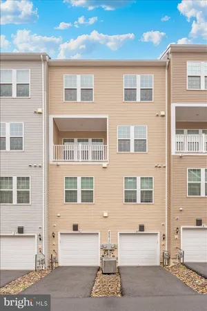 $3,150 | 23517 Public House Road, Unit H, Clarksburg, MD 20871