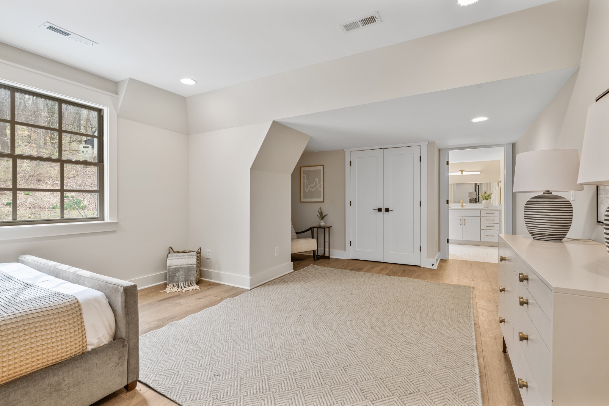4366 Chickering Lane Nashville, TN 37215 - Photo 20 of 32 a spacious bedroom with a bed and a window