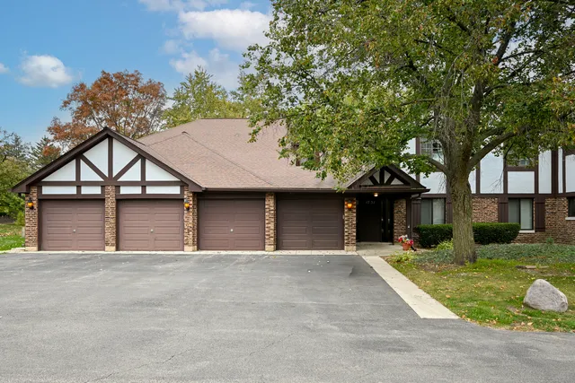 $295,000 | 1751 Plymouth Court, Unit B, Wheaton, IL 60189