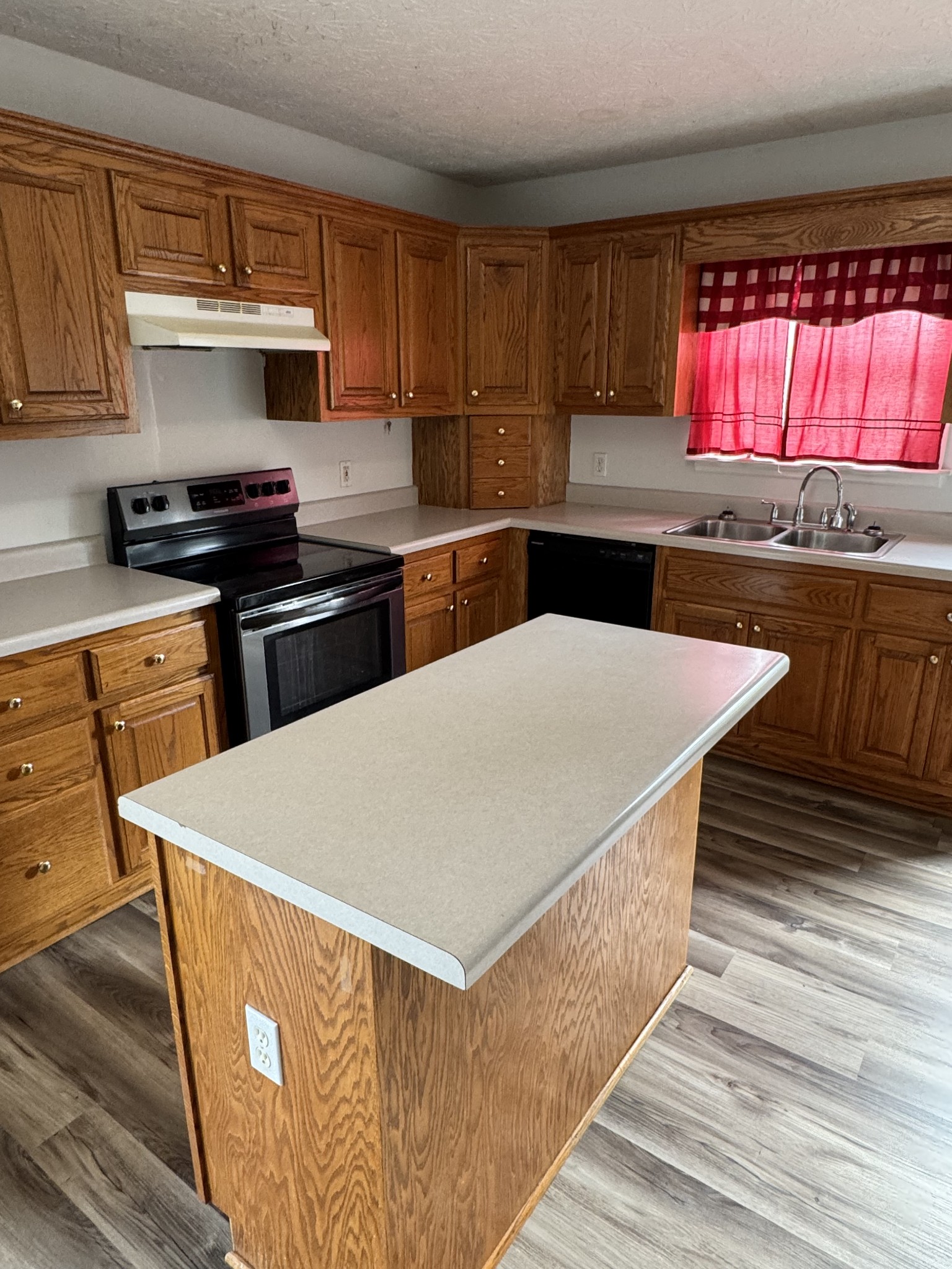 354 Spring Creek Road Lafayette, TN 37083 - Photo 4 of 14 a kitchen with stainless steel appliances a stove a sink and a refrigerator