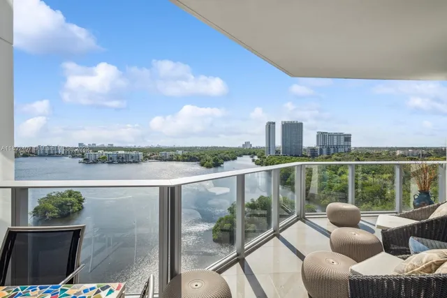 $1,345,000 | 17111 Biscayne Boulevard, Unit 1004, Aventura, FL 33160