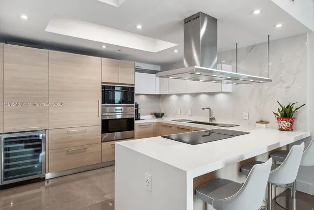 $1,345,000 | 17111 Biscayne Boulevard, Unit 1004, Aventura, FL 33160