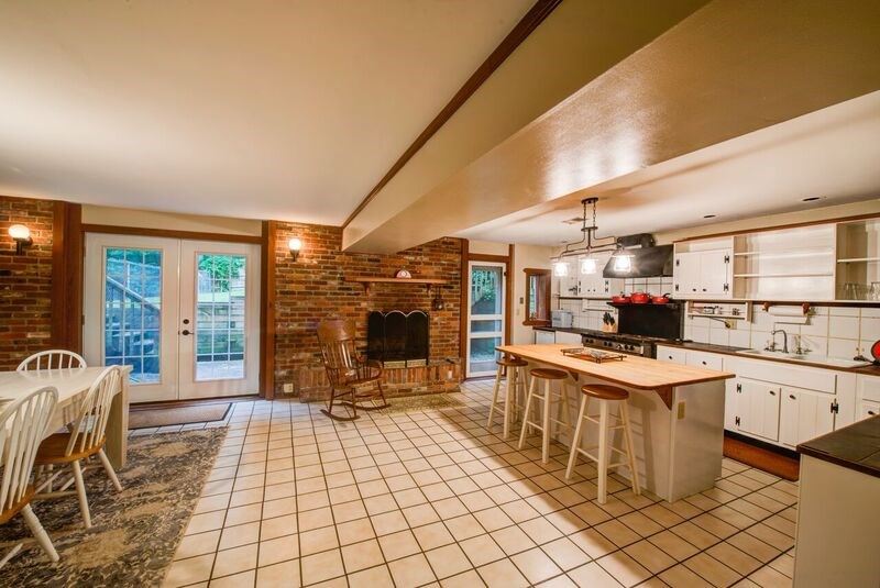 2430 West Ellsworth Road Bloomington, IN 47404 - Photo 4 of 10