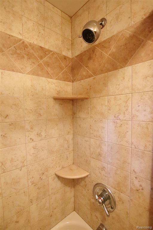 451 South Hospital Road Waterford, MI 48327 - Photo 15 of 33 Gallery Image 15