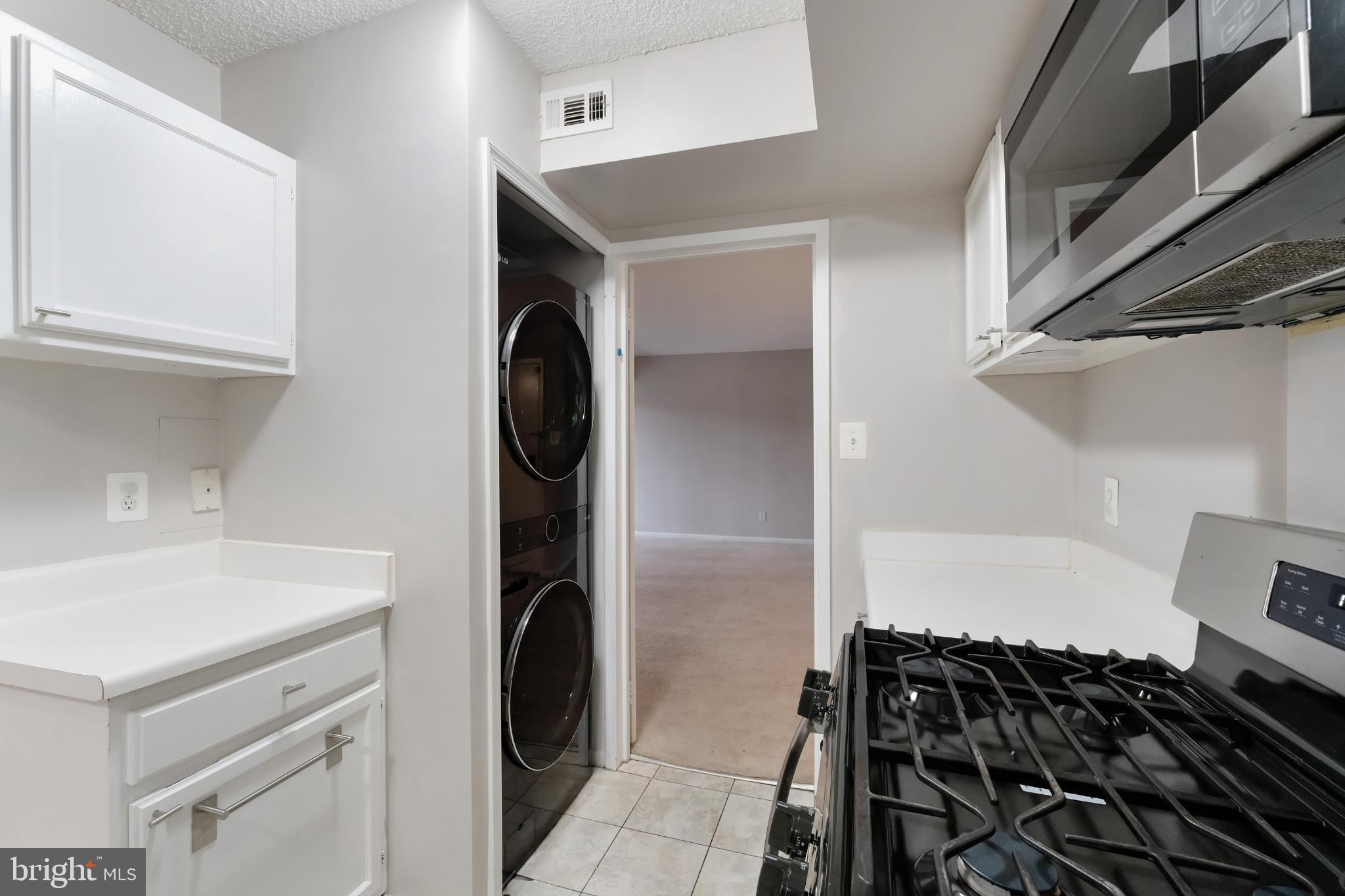 11833 Shire Court, Unit 11B Reston, VA 20191 - Photo 9 of 29 a kitchen with a refrigerator and a stove