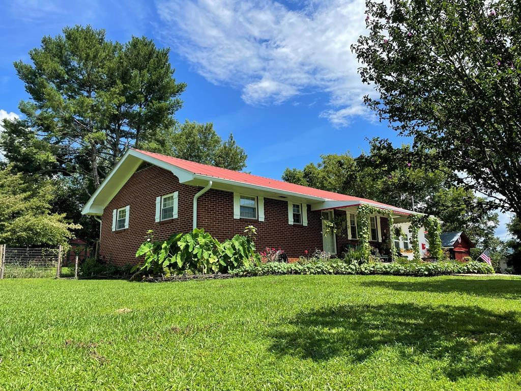 622 Lower Bogard Road Newport, TN 37821 - Photo 1 of 34 a front view of a house with garden
