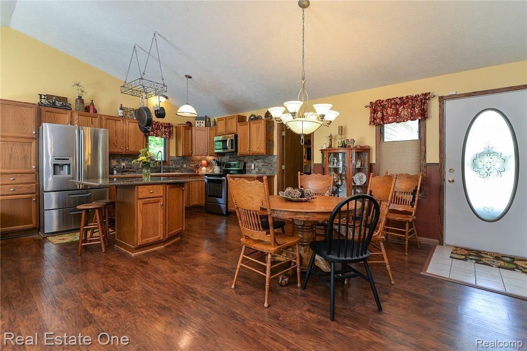 255 Triangle Lake Road Howell, MI 48843 - Photo 5 of 48 15_2.jpg