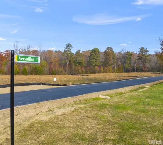a view of an outdoor space and tv