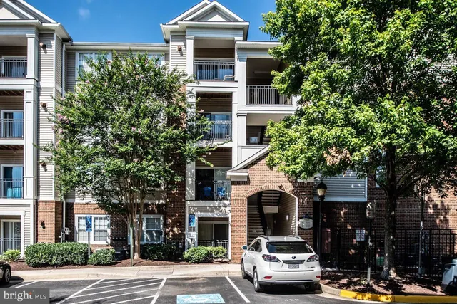 $395,000 | 12956 Centre Park Circle, Unit 110, Herndon, VA 20171