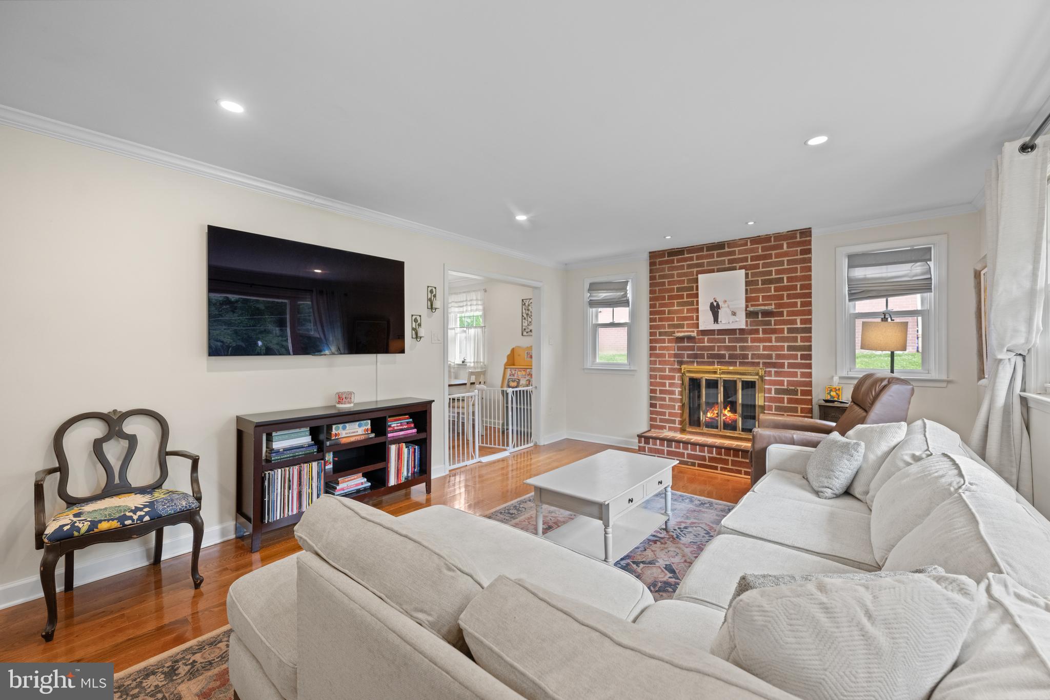 8733 Old Line Road Philadelphia, PA 19128 - Photo 8 of 36 Family room with abundant natural light