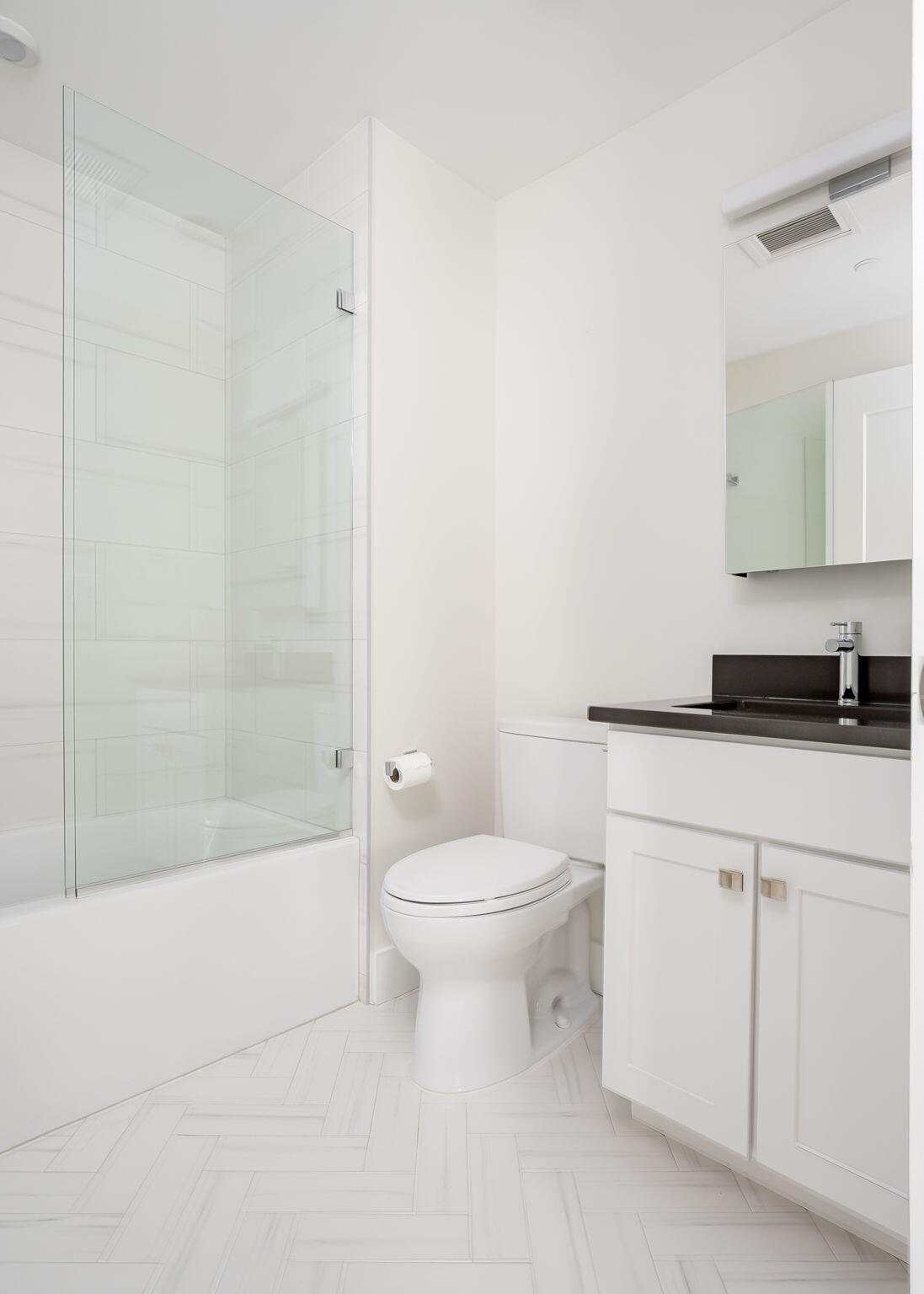 387 Commercial Street, Unit 322 Portland, ME 04101 - Photo 26 of 46 Guest Suite Bathroom
