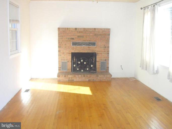 45 Truslow Road Fredericksburg, VA 22405 - Photo 4 of 5 Living Room