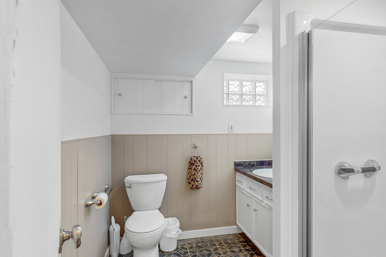 6923 29th Street Berwyn, IL 60402 - Photo 17 of 23 a bathroom with a toilet a sink and a mirror