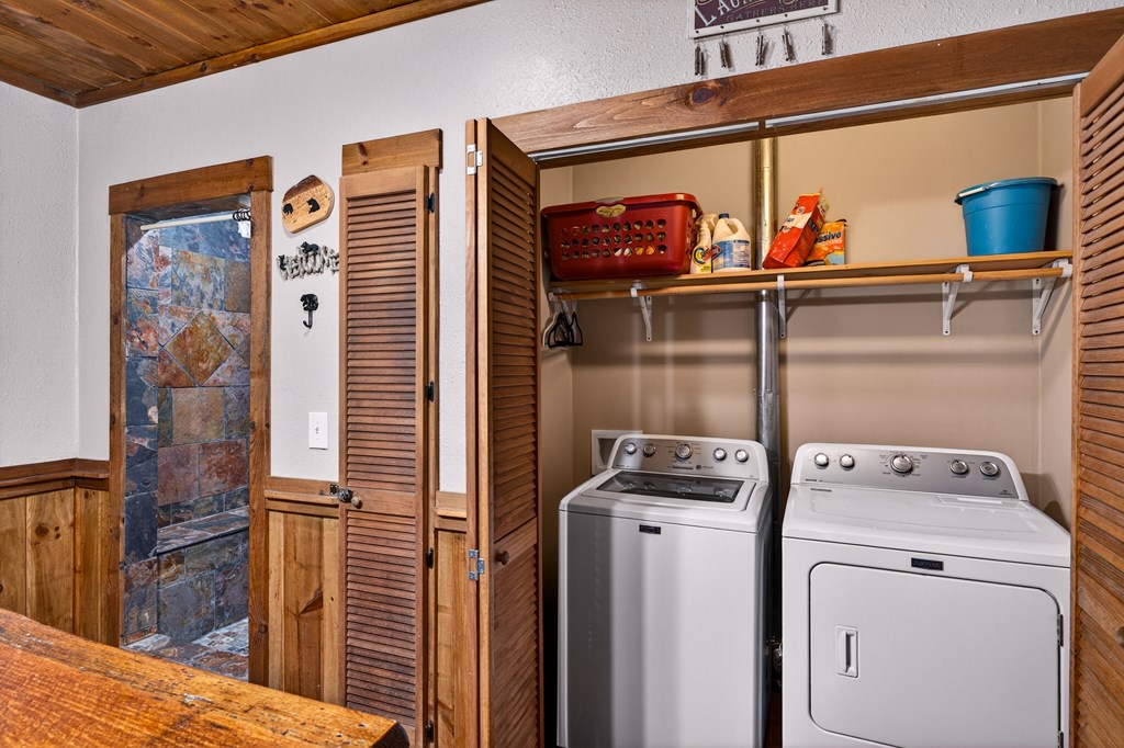 40 Adelaide Trail Blue Ridge, GA 30513 - Photo 26 of 32 a utility room with dryer and washer