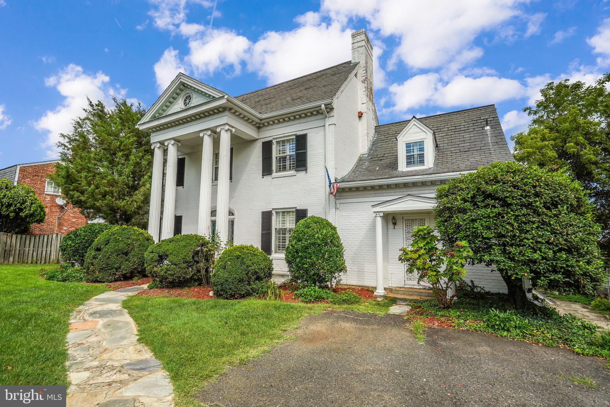 1607 South Arlington Ridge Road Arlington, VA 22202 - Photo 3 of 80