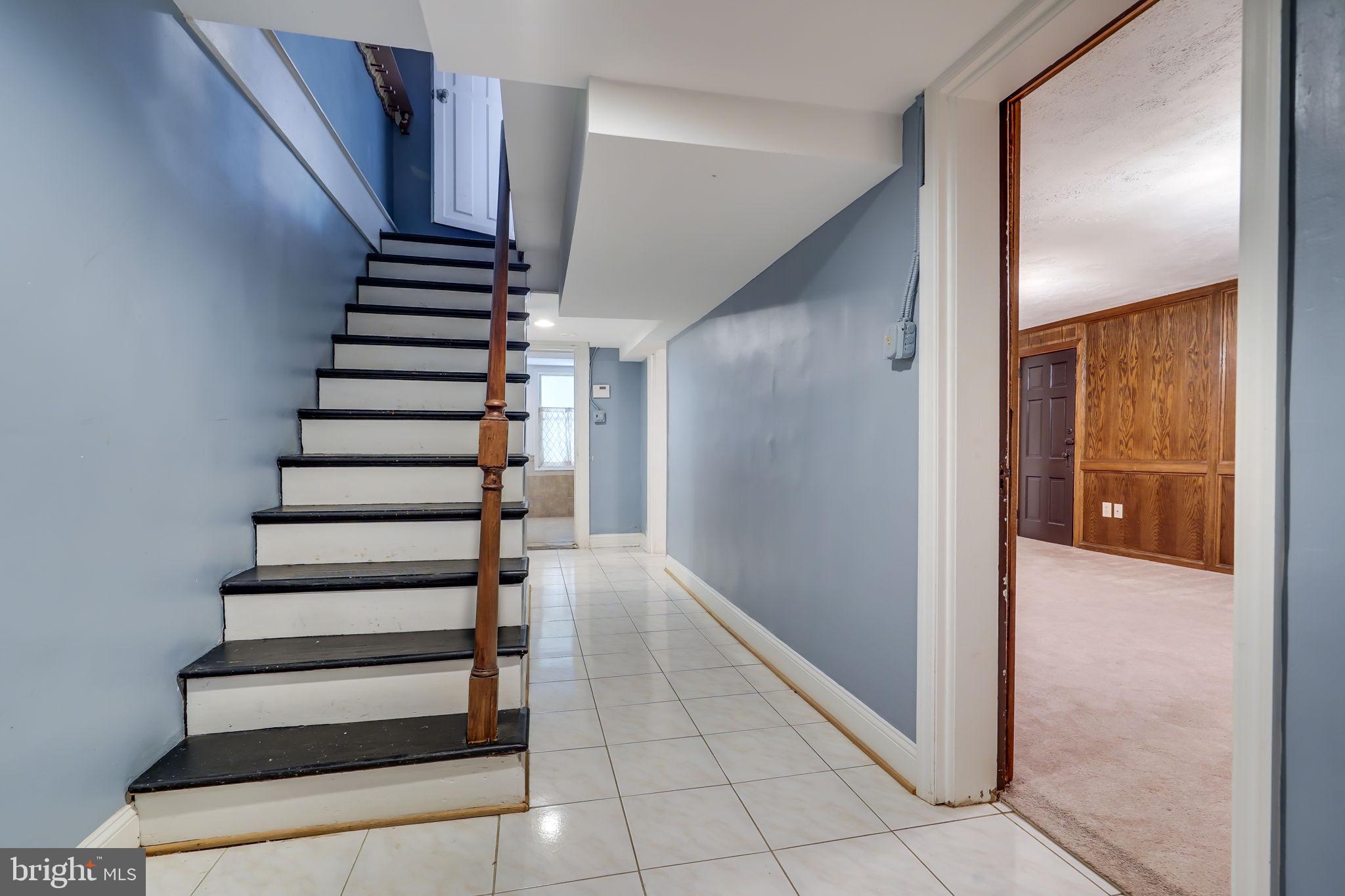 1607 South Arlington Ridge Road Arlington, VA 22202 - Photo 59 of 80 Lower Level stair and hall