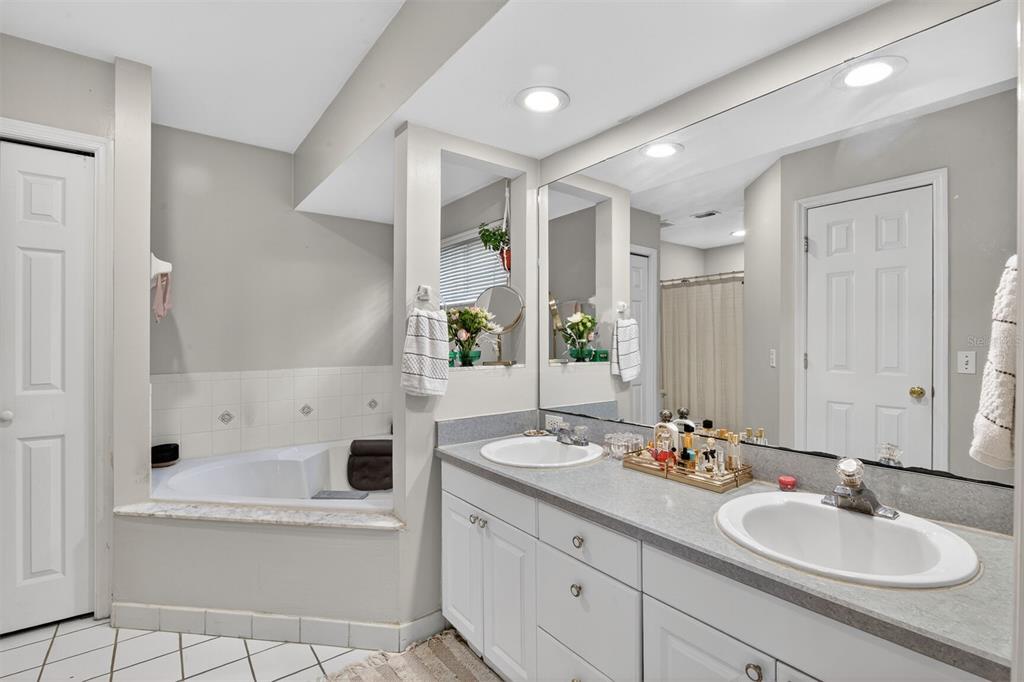 305 Northwest 28th Street Gainesville, FL 32607 - Photo 23 of 43