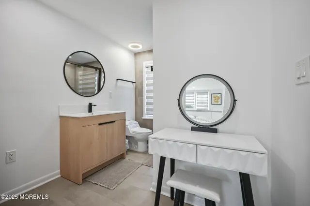 a view of a hallway with elevator