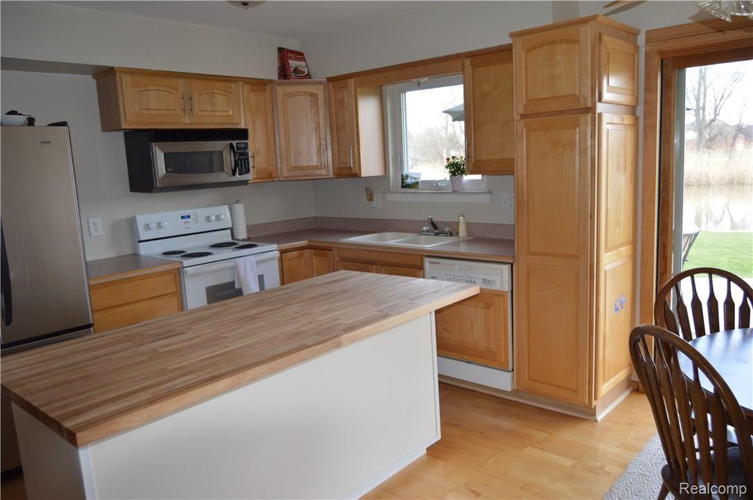 26295 South River Road Harrison Township, MI 48045 - Photo 6 of 26 26295SoRiverRdKaren (14).JPG