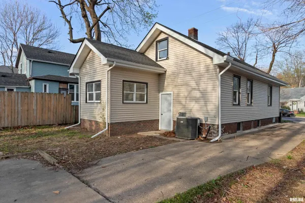 $99,900 | 2811 North Wisconsin Avenue, Peoria, IL 61603