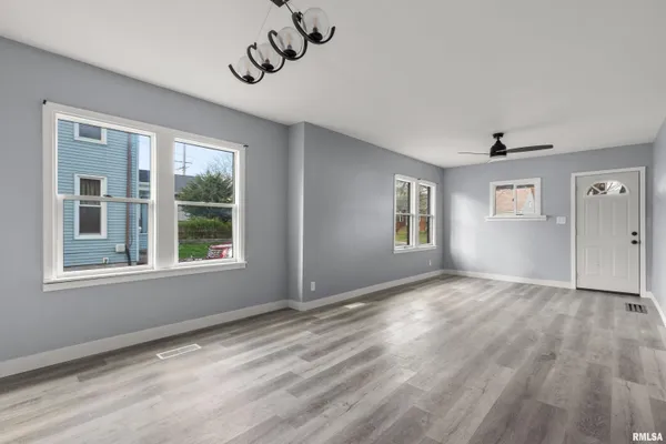 $99,900 | 2811 North Wisconsin Avenue, Peoria, IL 61603