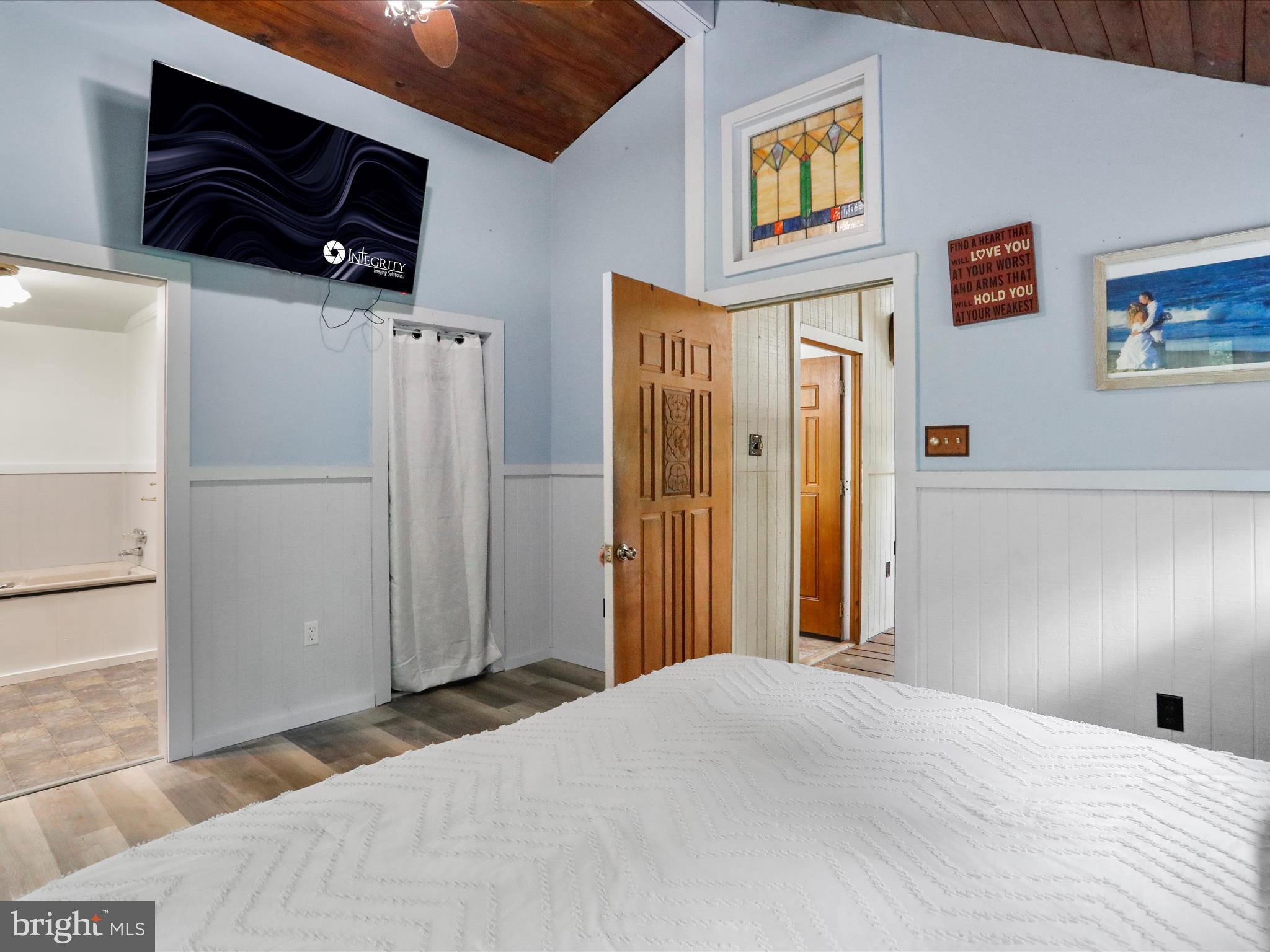 13219 Gruber Road Clear Spring, MD 21722 - Photo 23 of 55 Primary BR w attached bath & walk in closet