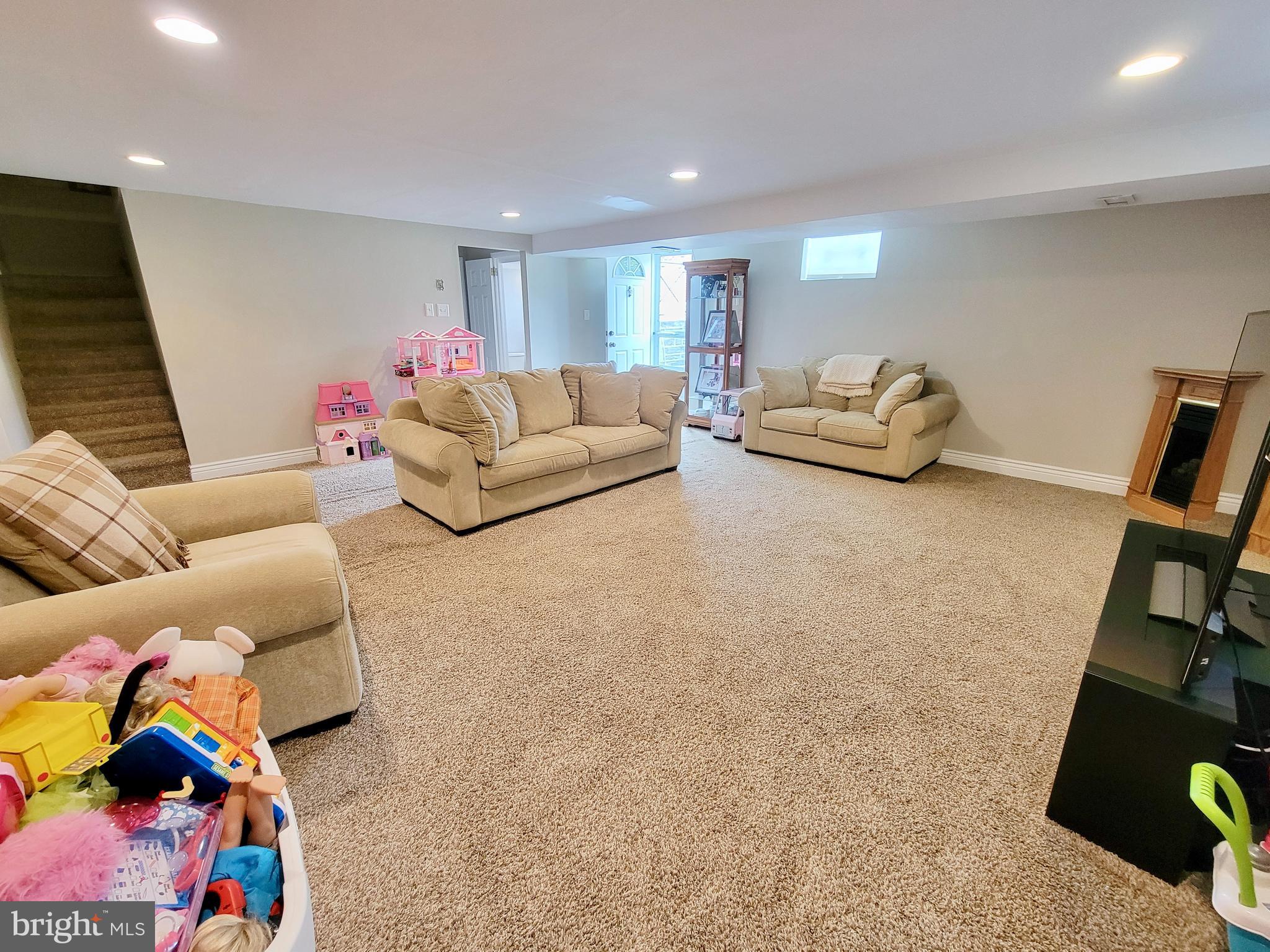 2913 Gelena Road Philadelphia, PA 19152 - Photo 19 of 29 Walkout Basement