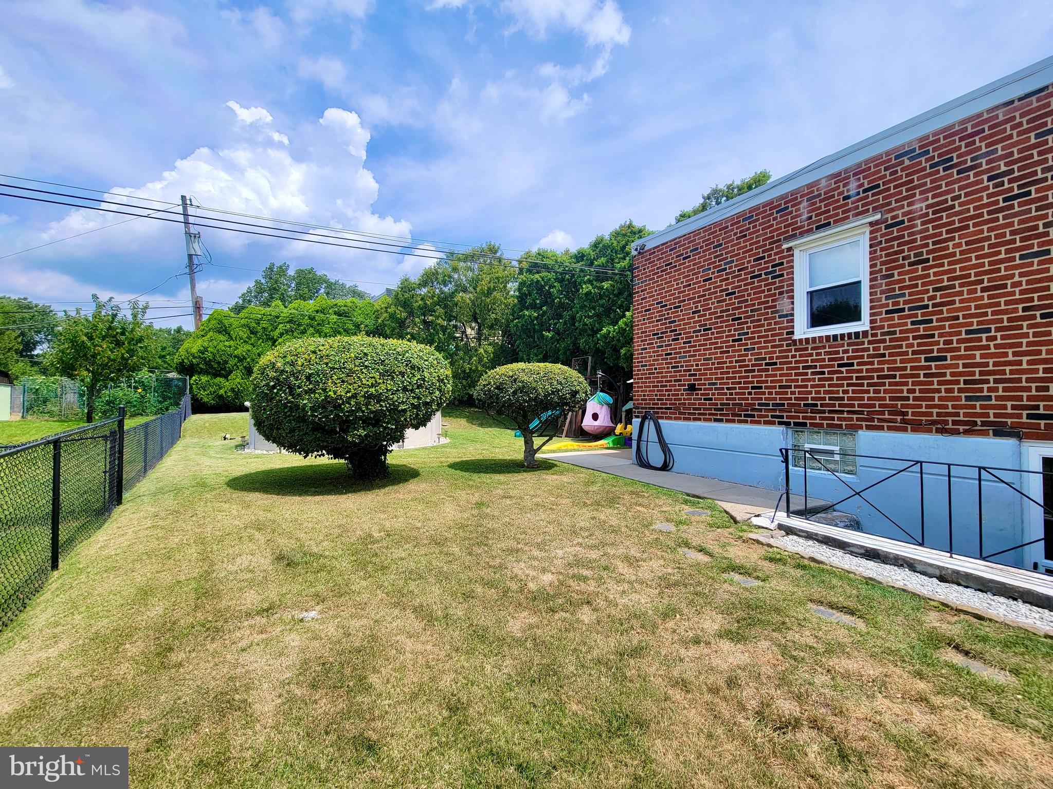 2913 Gelena Road Philadelphia, PA 19152 - Photo 23 of 29 Large Side/Rear Yard