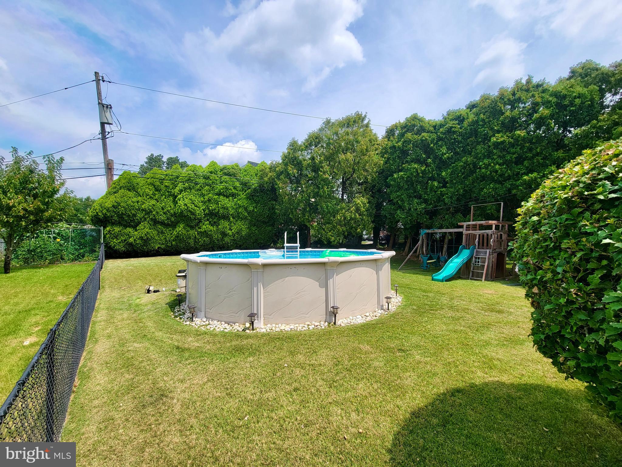 2913 Gelena Road Philadelphia, PA 19152 - Photo 28 of 29 In-Ground Pool
