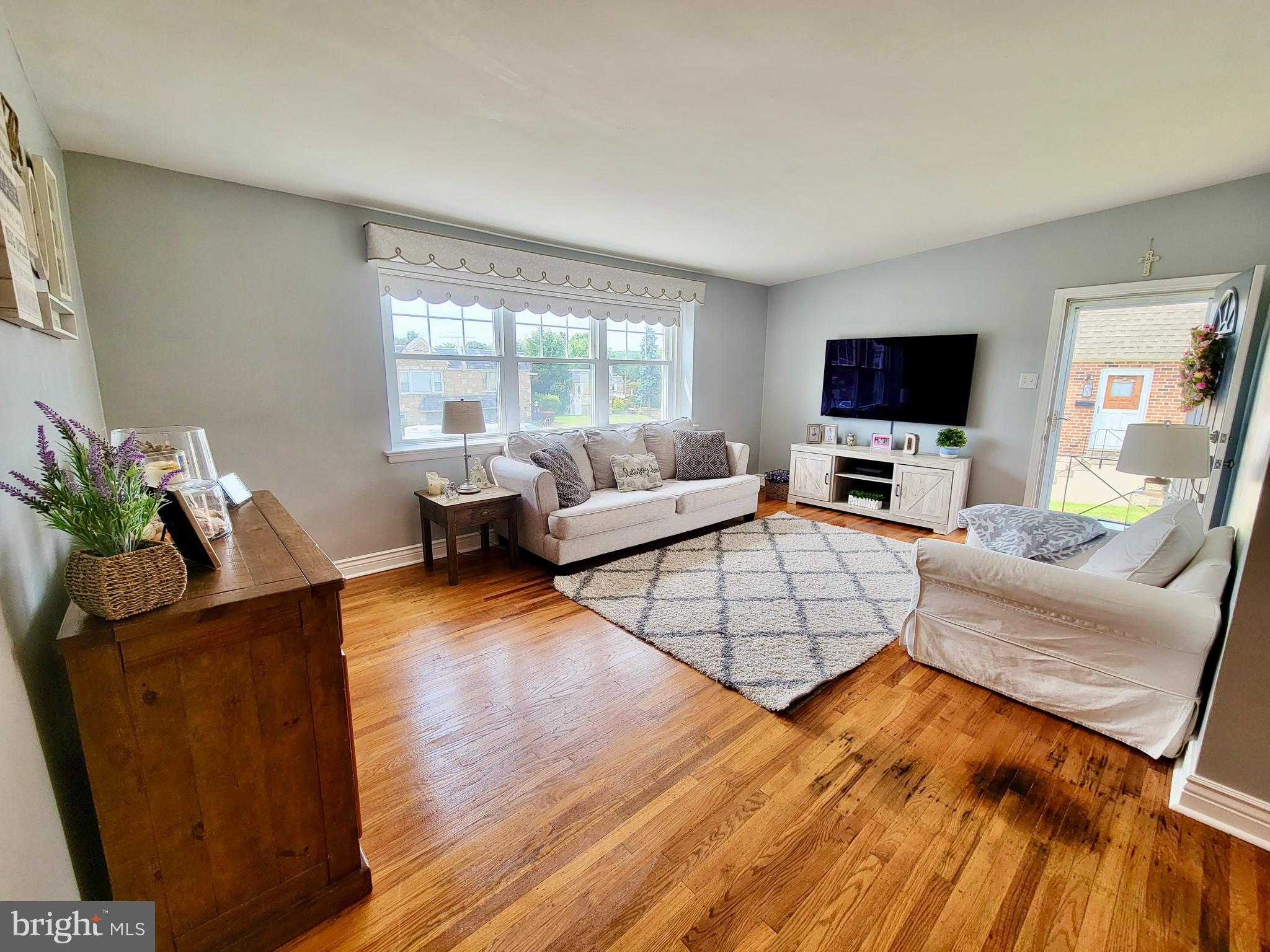 2913 Gelena Road Philadelphia, PA 19152 - Photo 5 of 29 Large Bay Window
