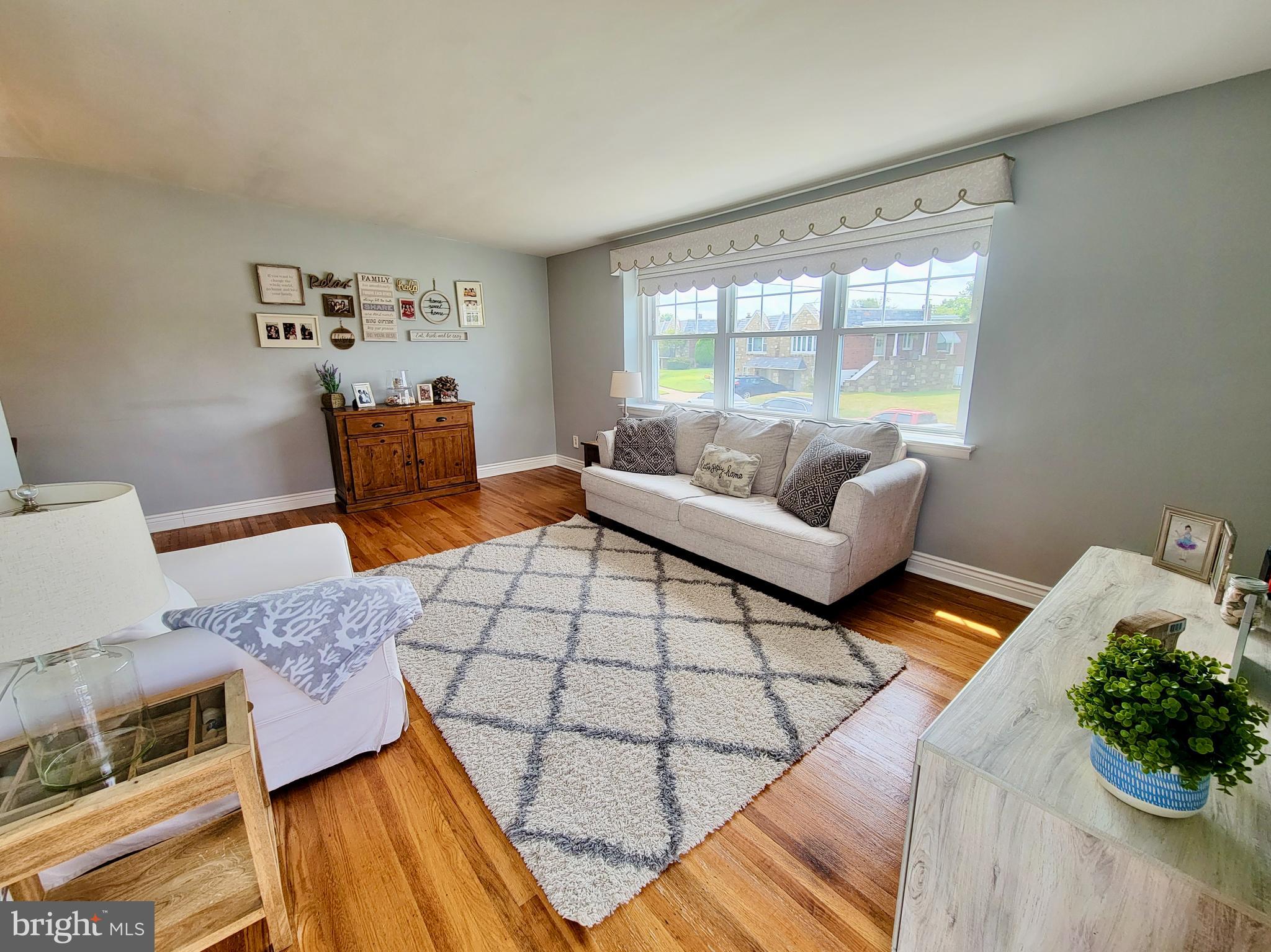 2913 Gelena Road Philadelphia, PA 19152 - Photo 6 of 29 Hardwood Flooring