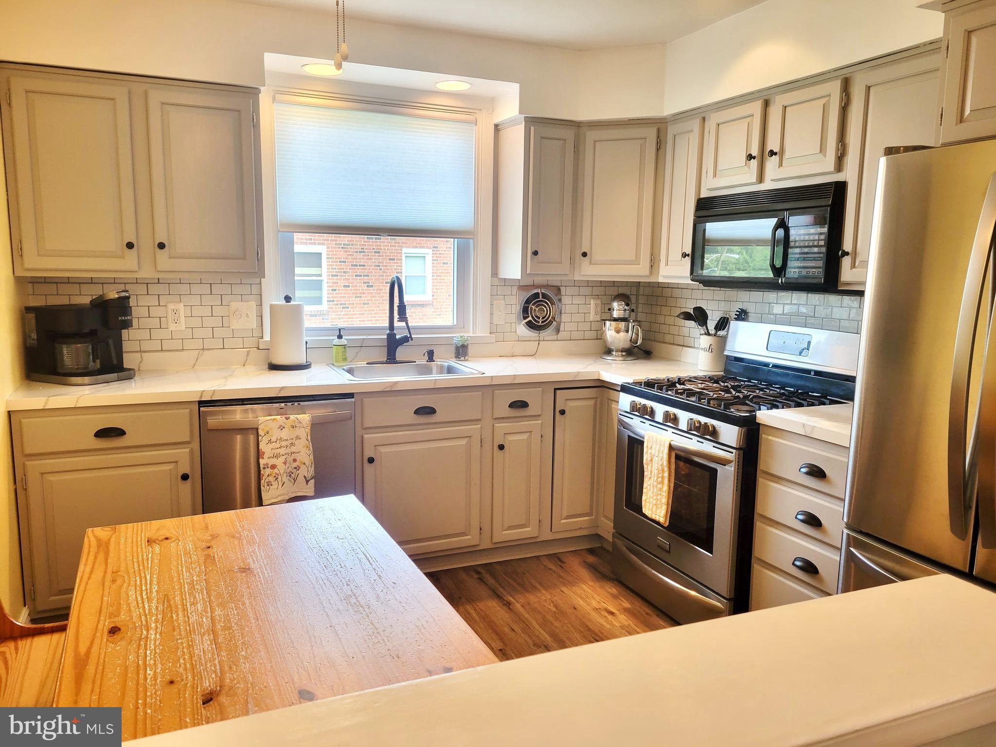 2913 Gelena Road Philadelphia, PA 19152 - Photo 9 of 29 Breakfast Bar