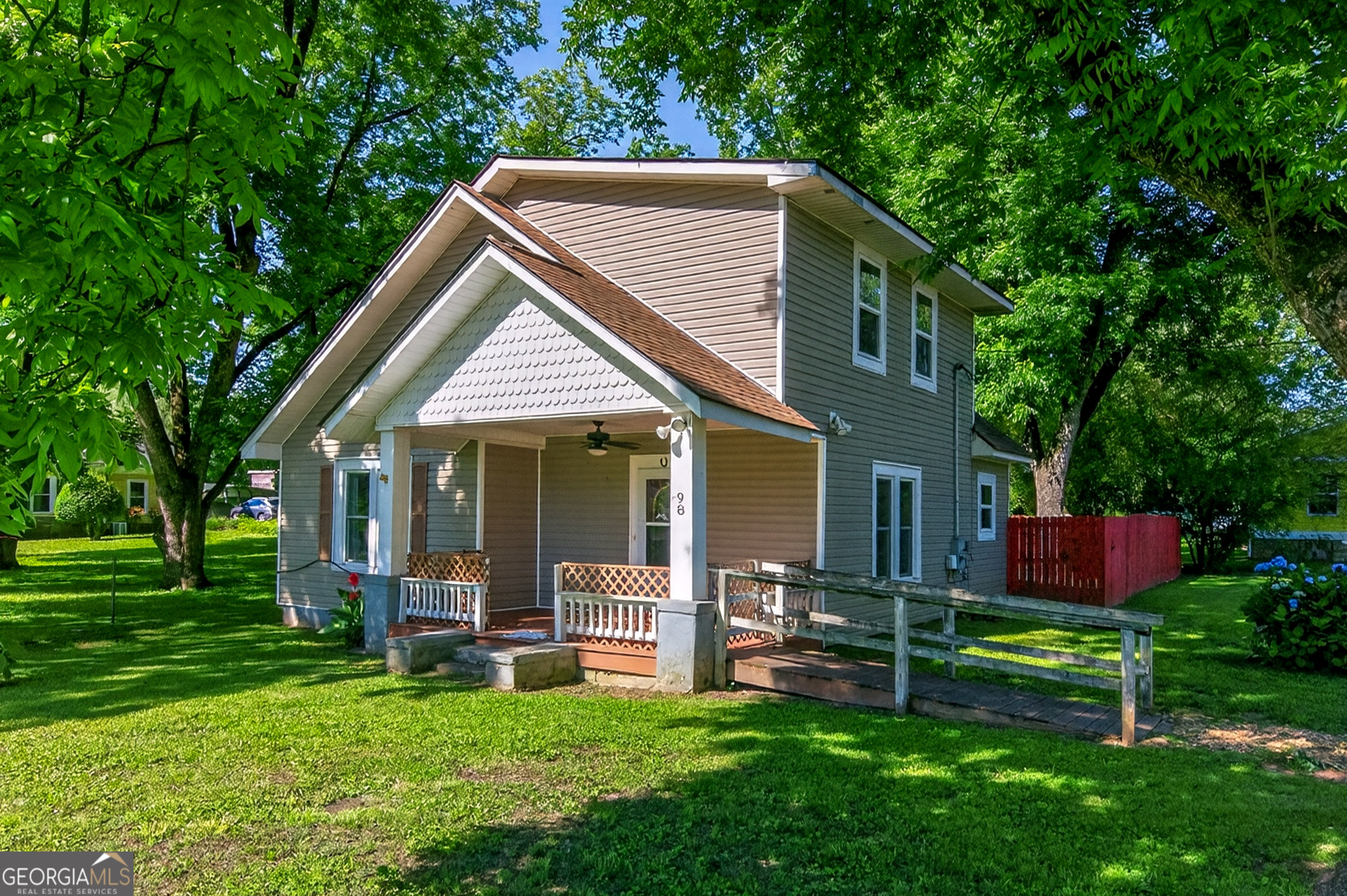 98 South 5th Street Colbert, GA 30628 - Photo 2 of 43