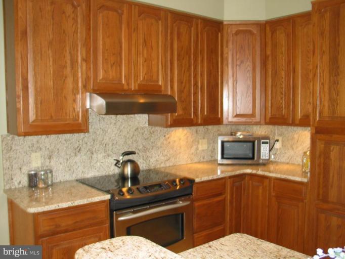 11424 Hollow Timber Court Reston, VA 20194 - Photo 2 of 19 Open Kitchen to Breakfast area