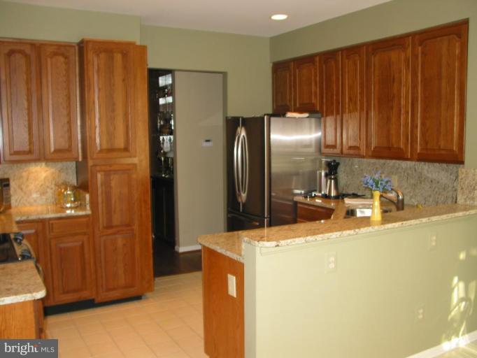 11424 Hollow Timber Court Reston, VA 20194 - Photo 3 of 19 Kitchen #2