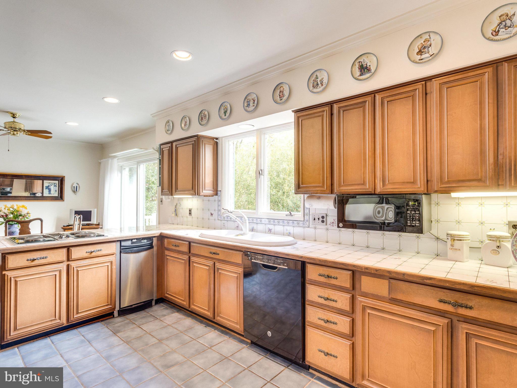 700 Blueberry Hill Road McLean, VA 22101 - Photo 12 of 30 Kitchen
