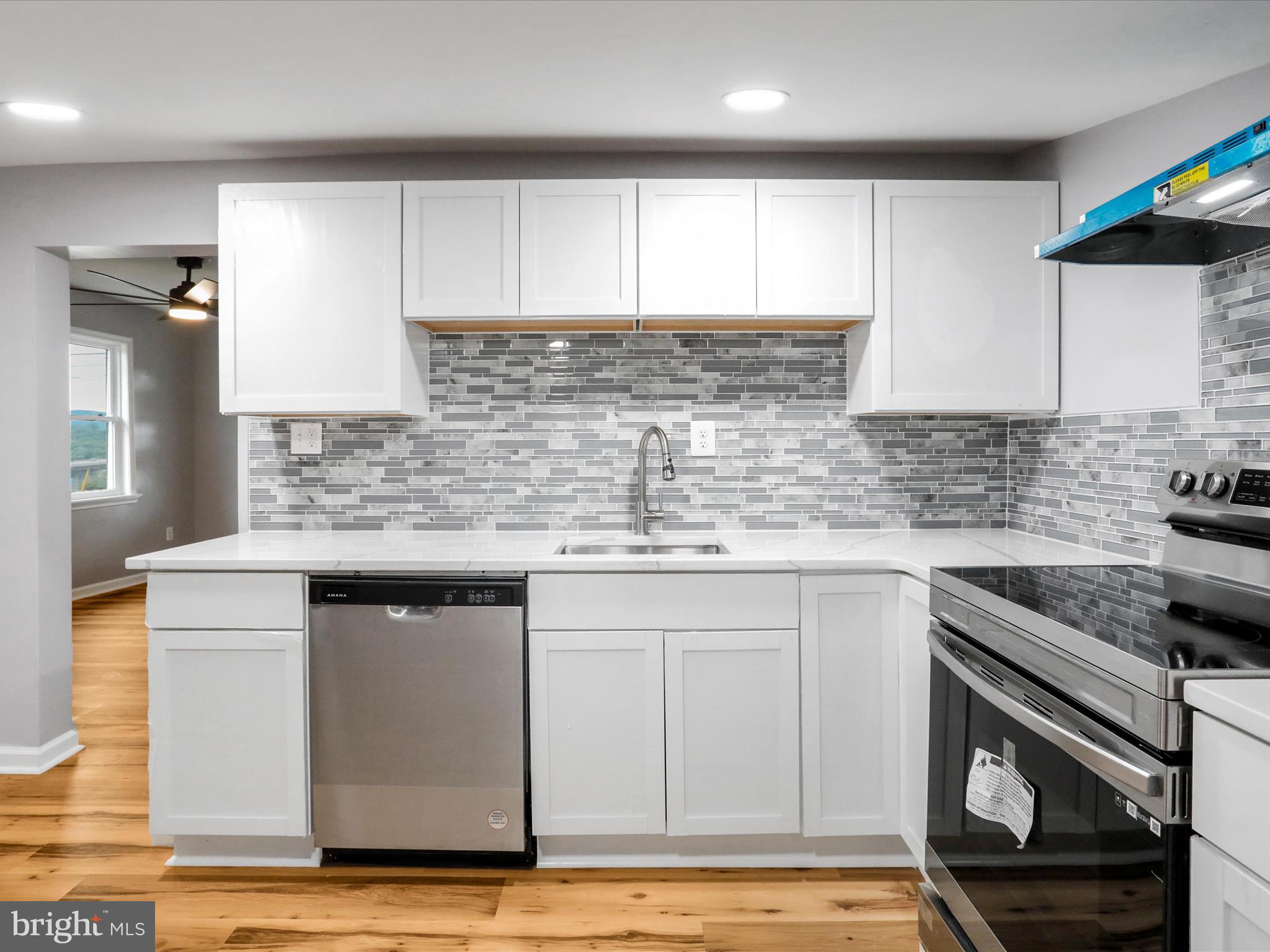 66 West Strasburg Road Front Royal, VA 22630 - Photo 5 of 35 Kitchen backsplash