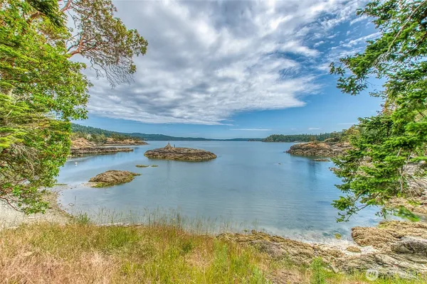 $2,200,000 | 3388 Deer Harbor Road, Orcas Island, WA 98243