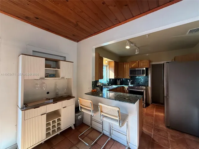 $5,100 | 2728 Kirk Street, Miami, FL 33133