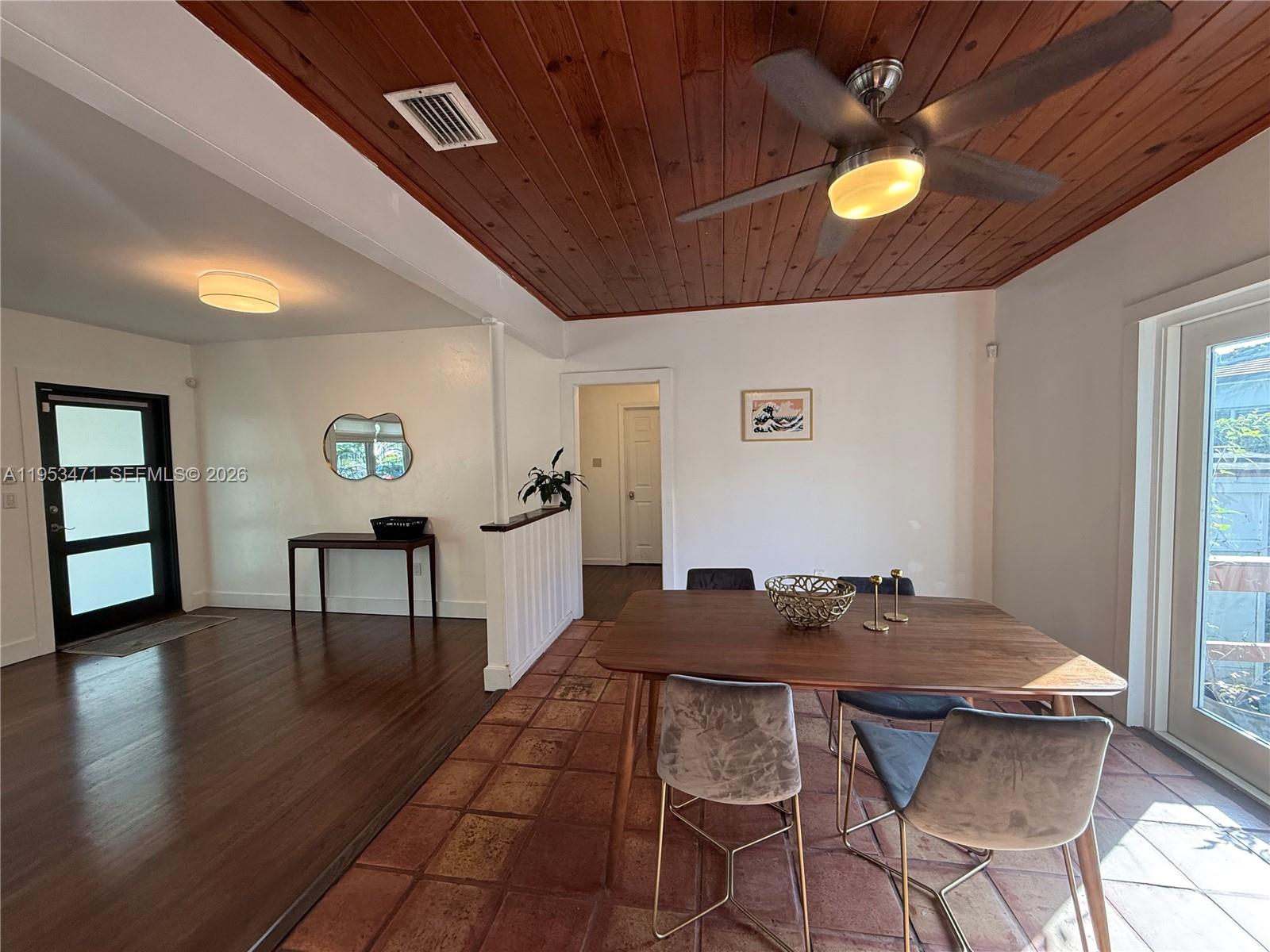 2728 Kirk Street Miami, FL 33133 - Photo 10 of 29