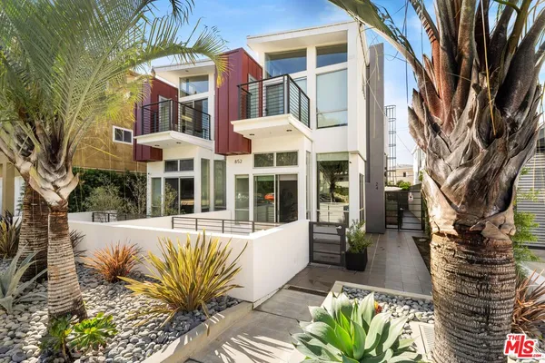 $10,000 | 852 10th Street, Unit 4, Santa Monica, CA 90403