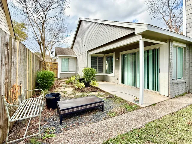 a view of a house with backyard and sitting area