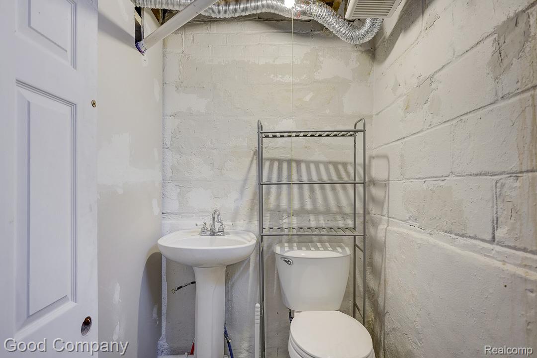 18669 Coyle Street Detroit, MI 48235 - Photo 32 of 41 18669 Coyle St.-31.jpg
