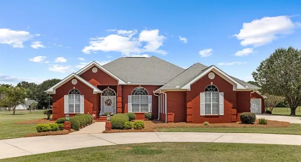 $474,900 | 101 Willow Oaks Drive, Headland, AL 36345