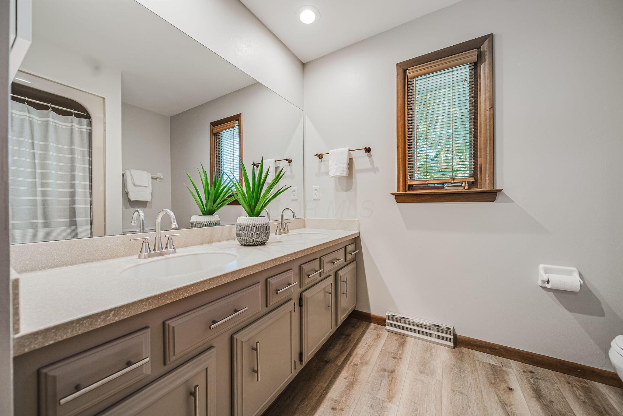 5256 Longrifle Road Westerville, OH 43081 - Photo 37 of 65 Bathroom