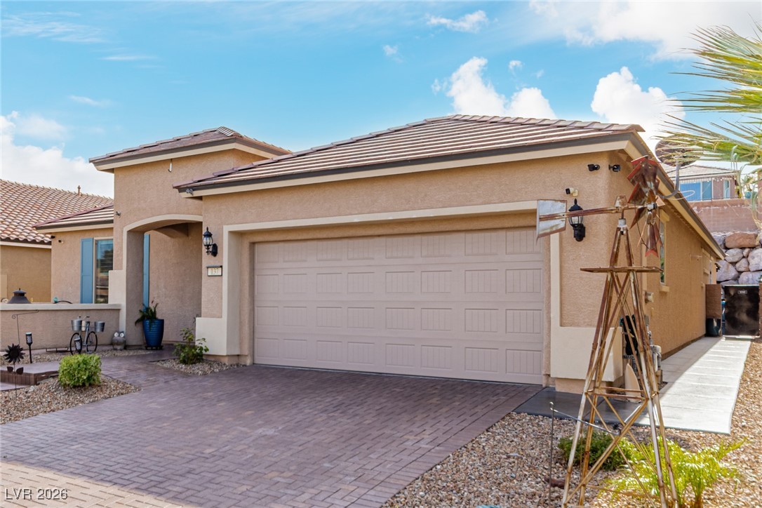 137 Outcrop Ridge Avenue Henderson, NV 89002 - Photo 3 of 41