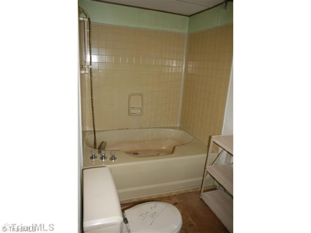 114 Neighbor Lane Stuart, VA 24171 - Photo 15 of 16 Master Bath/Spa.