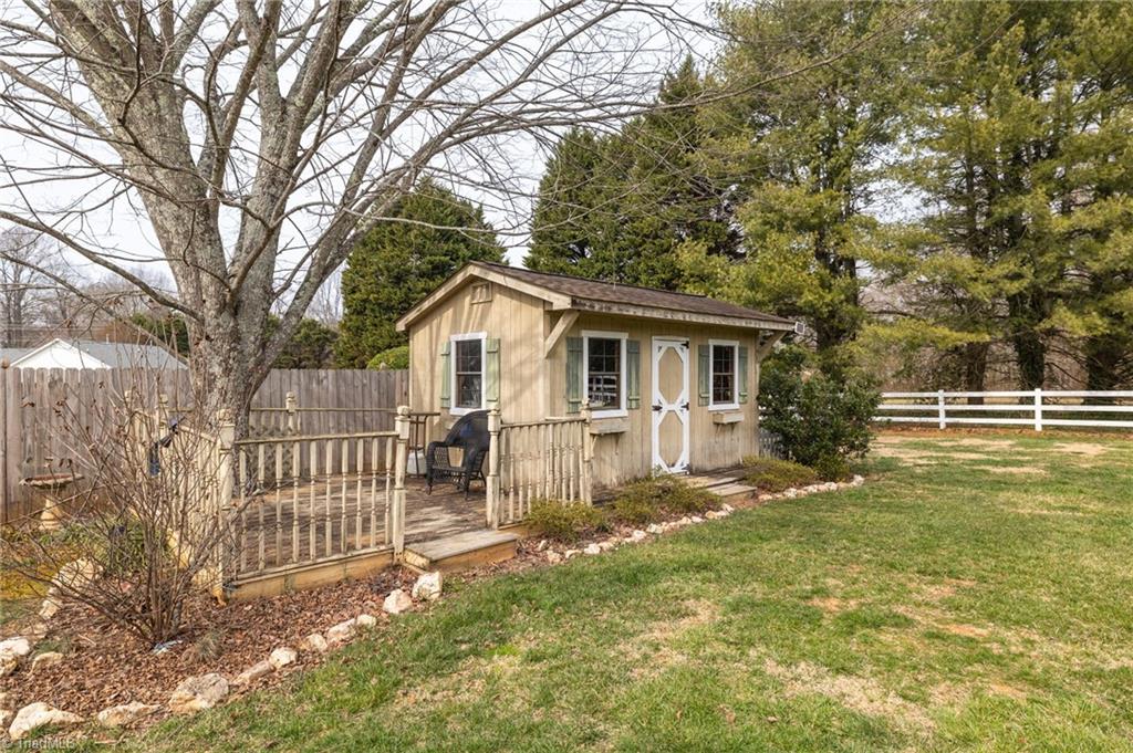 111 Stapleton Way High Point, NC 27265 - Photo 26 of 31 Gallery Image 26