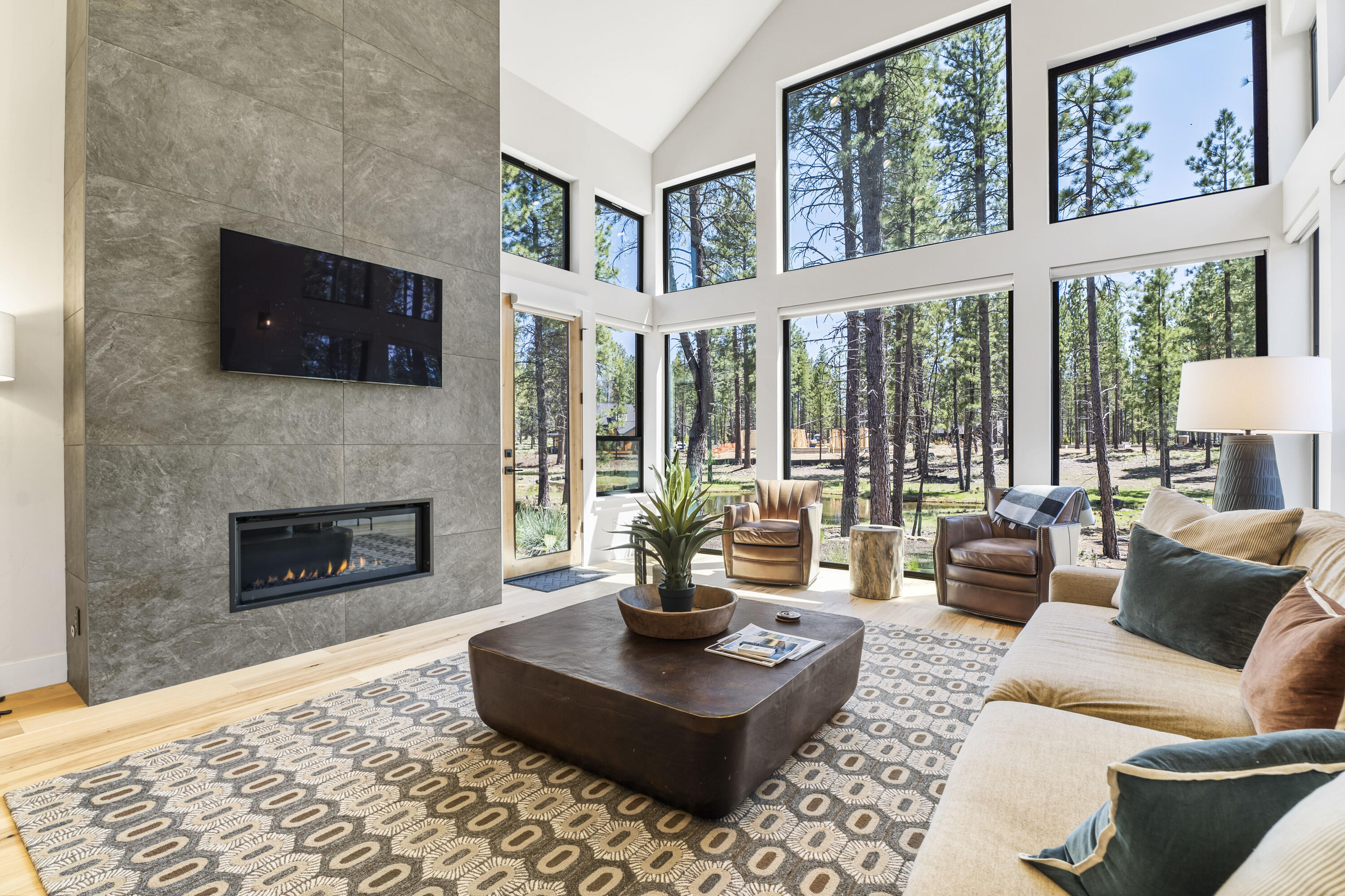 18171 Forestbrook Loop Bend, Unit 9 Bend, OR 97707 - Photo 15 of 41 25-Living Room